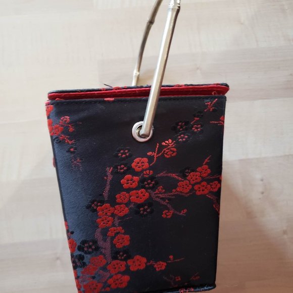 Chinese style take-out box purse with metal bamboo handle, gently used, cute! - Picture 9 of 10
